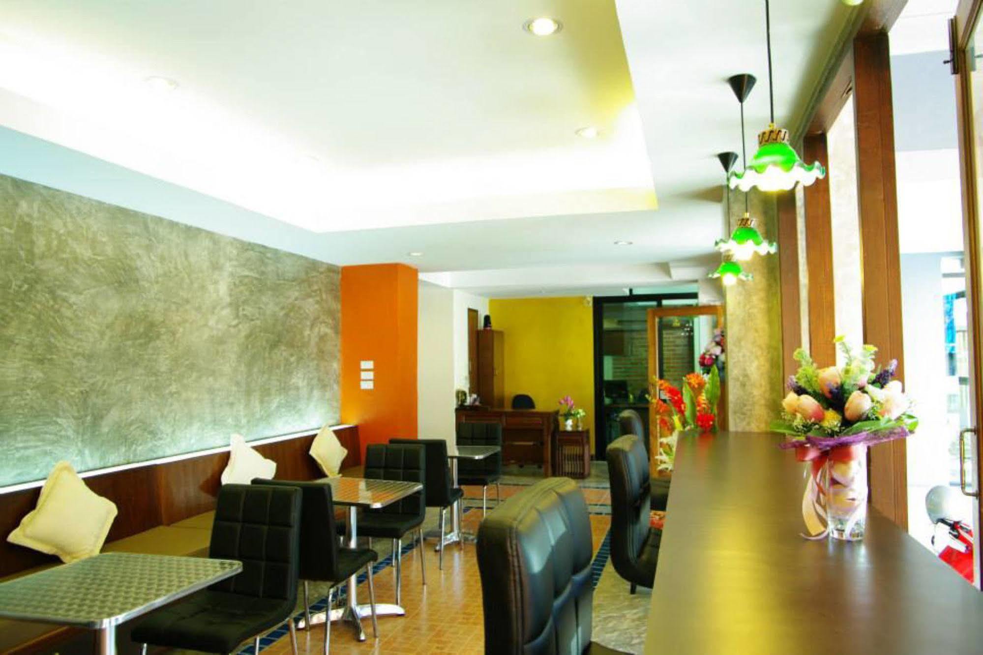 Hotel Oyo 233 Sunshine House Chiang Mai Exterior foto