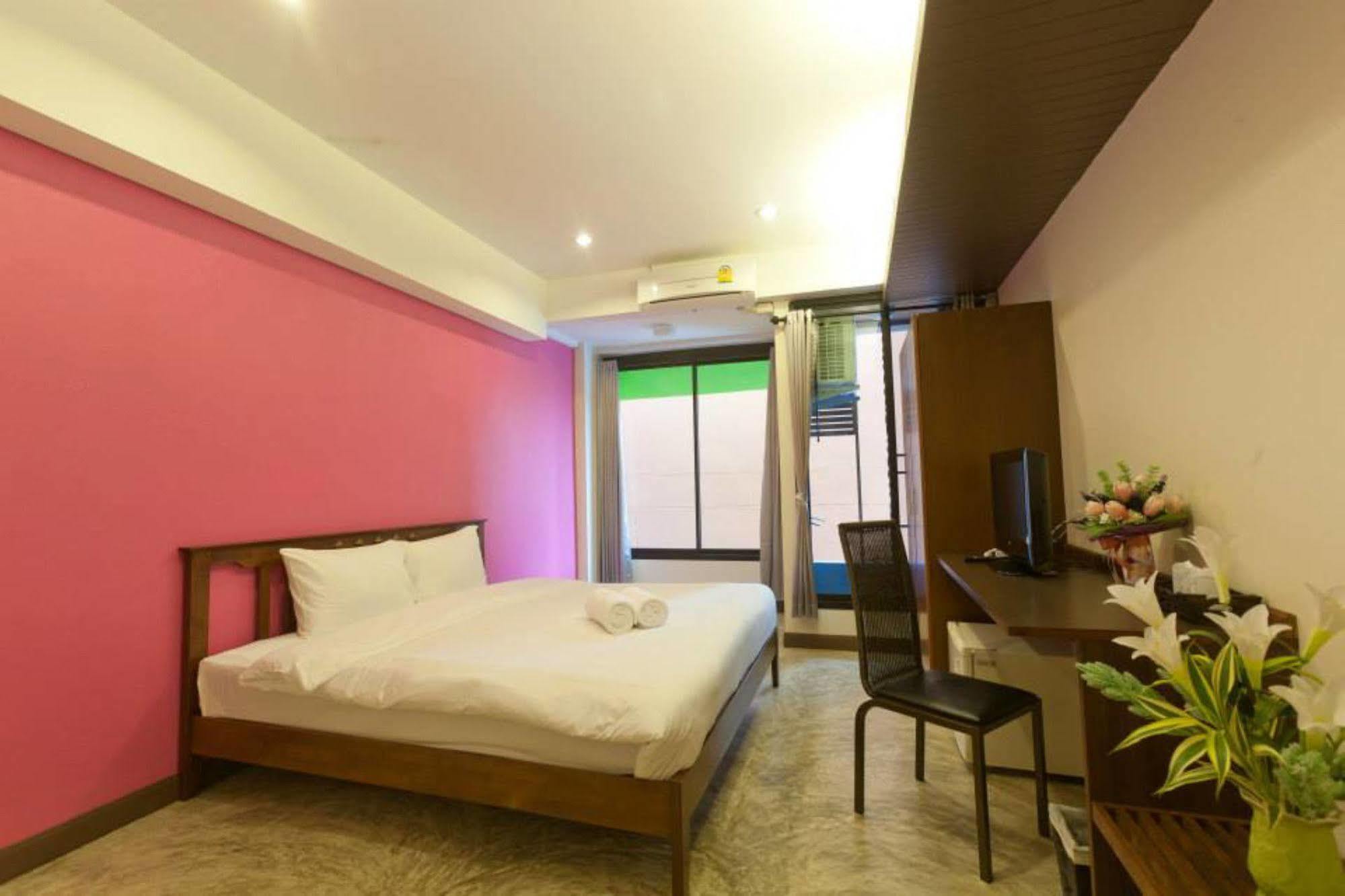 Hotel Oyo 233 Sunshine House Chiang Mai Exterior foto