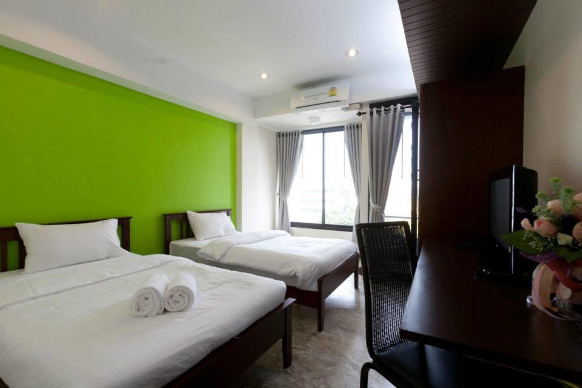 Hotel Oyo 233 Sunshine House Chiang Mai Exterior foto