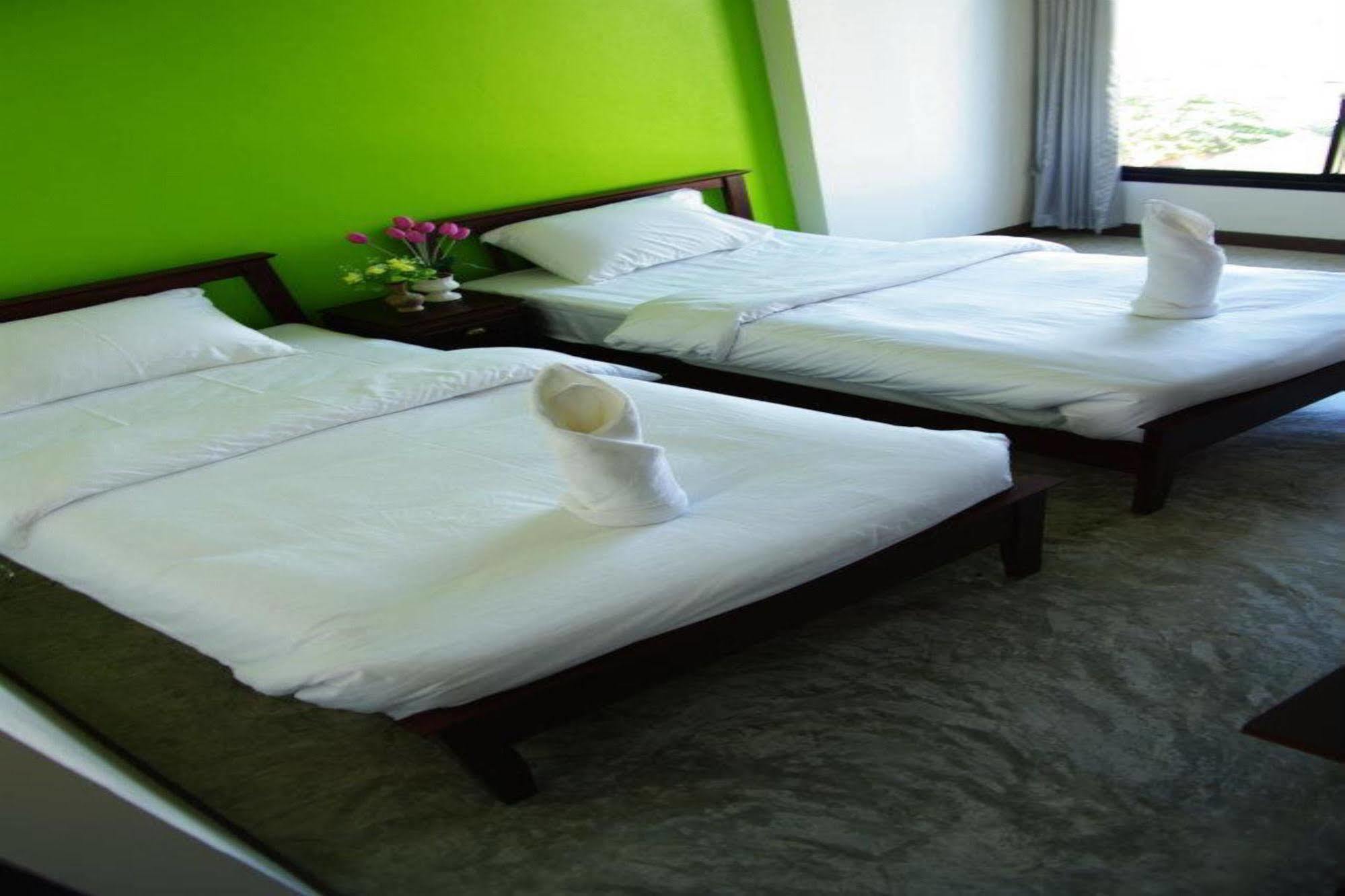 Hotel Oyo 233 Sunshine House Chiang Mai Exterior foto