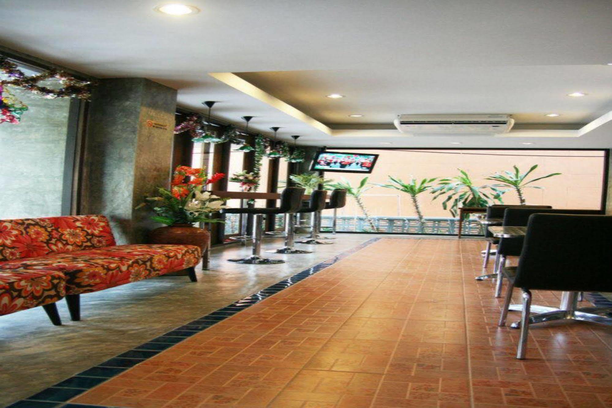 Hotel Oyo 233 Sunshine House Chiang Mai Exterior foto